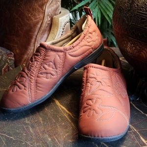 Acorn shoes